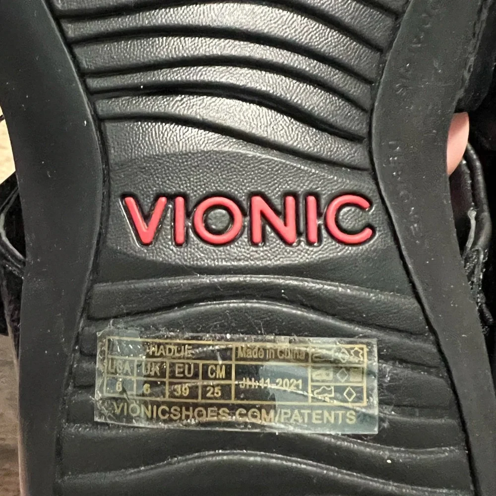 Vionic Black Crisscross Strap Sandals